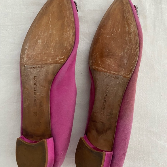 Manolo Blahnik Hangisiflat Crystal-Buckle Satin Point-Toe Flats - Picture 3 of 14